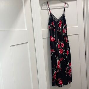 Apt. 9, size Medium, color black with red flower print